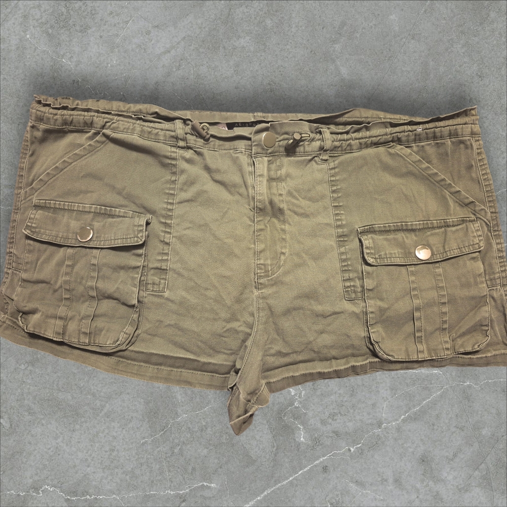 ⭐️⭐️5/$15. Aeropostale Low Rise Cargo Shorts in Olive